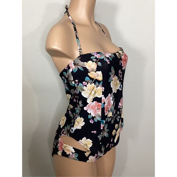 New. BECCA floral tankini set. L-top/XL-bottom. Retails $149 - Picture 4 of 11